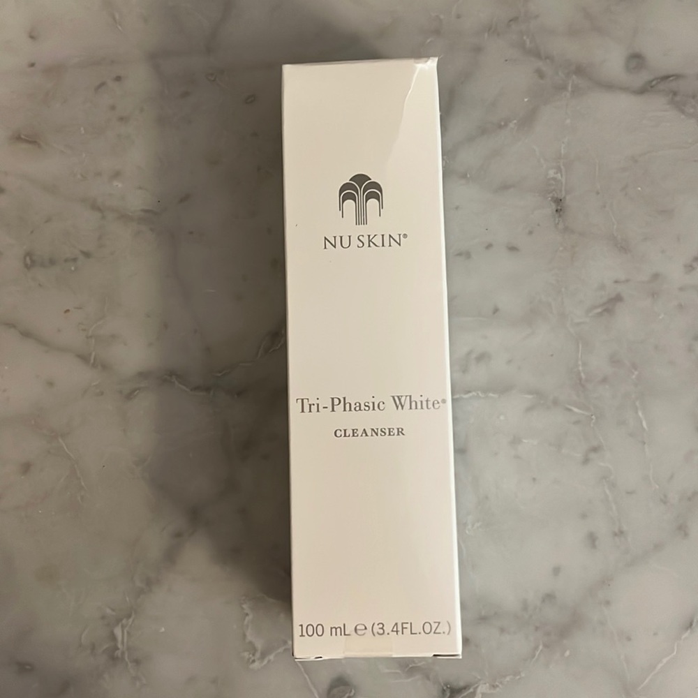 NuSkin Tri-Phasic White Cleanser NEW